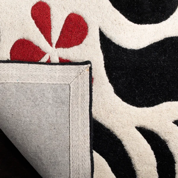 Safavieh Soho Ivory-Black 7&6x22 x 9&6x22 Rug