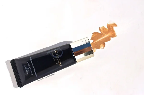Cle De Peau Beaute Radiant Cream Foundation SPF 24 O30