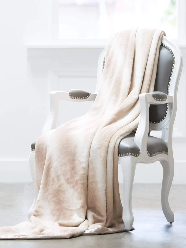 Giraffe at Home Oversized &Luxe Souffle& Throw