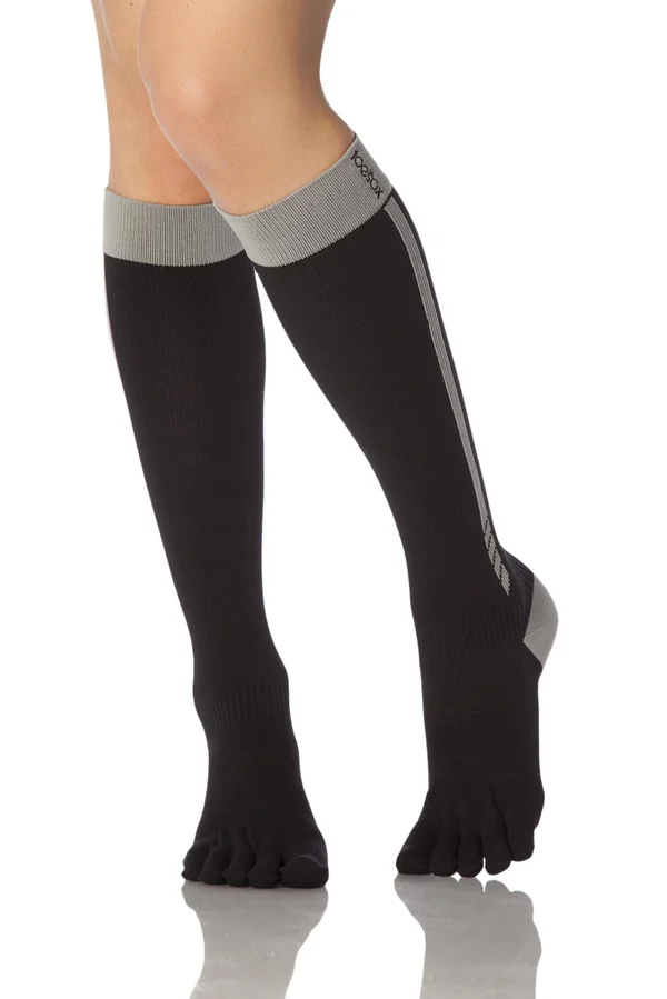 ToeSox Zoe Sport Compression Knee High Socks - Medium, Black 4AM