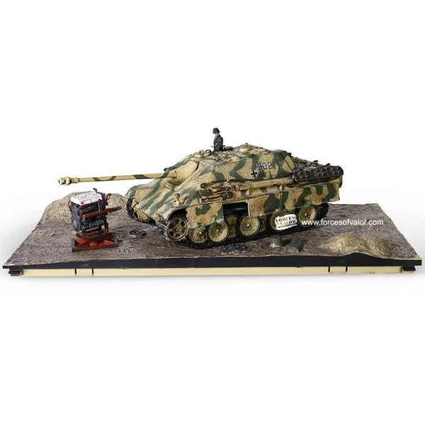 Forces of Valour 1:32 German SD. Kfz. 173 Jagdpanther Ausf. G1 Tank Destroyer with Zimmerit - 590cm - schwere Panzerjager Abteil