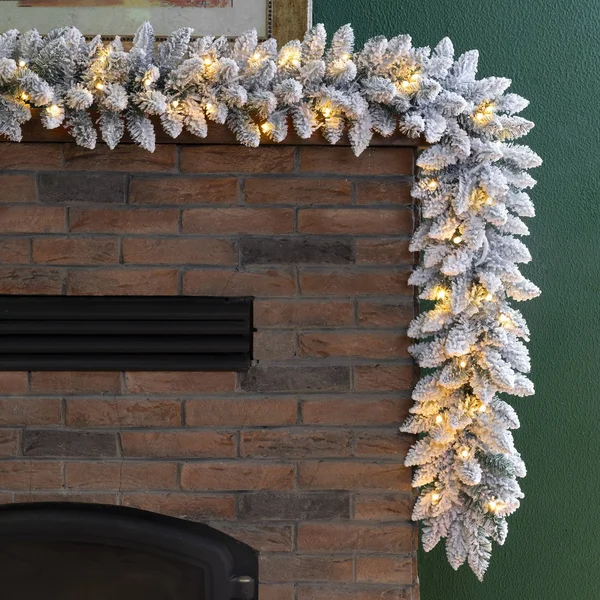 Glitzhome Pre-Lit Snow Flocked Christmas Wreath with Warm White LED Light - Garland