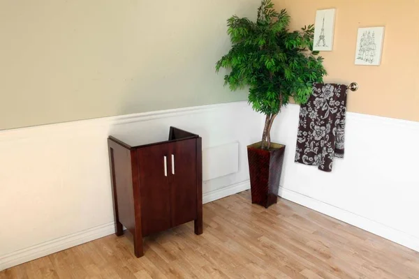 Bellaterra Home 24-in Walnut Single Sink Bathroom Vanity with Vitreous China Vitreous China Top in Brown - 804381